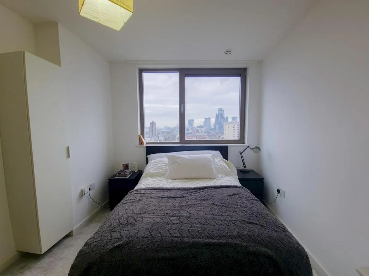 Image 3 of Modern Flat w Skyline Views – Pass the Keys