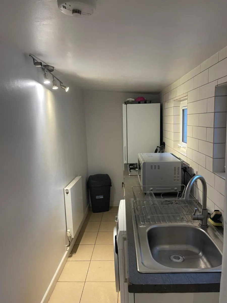 Image 3 of Modern Kensington Apartment 5 min to Piccadilly