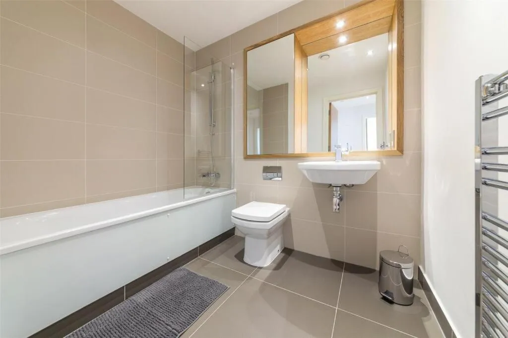 Image 3 of Modern Large 2Bed Apartment London Cutty Sark Greenwich Close to Canary Wharf – Great transport links
