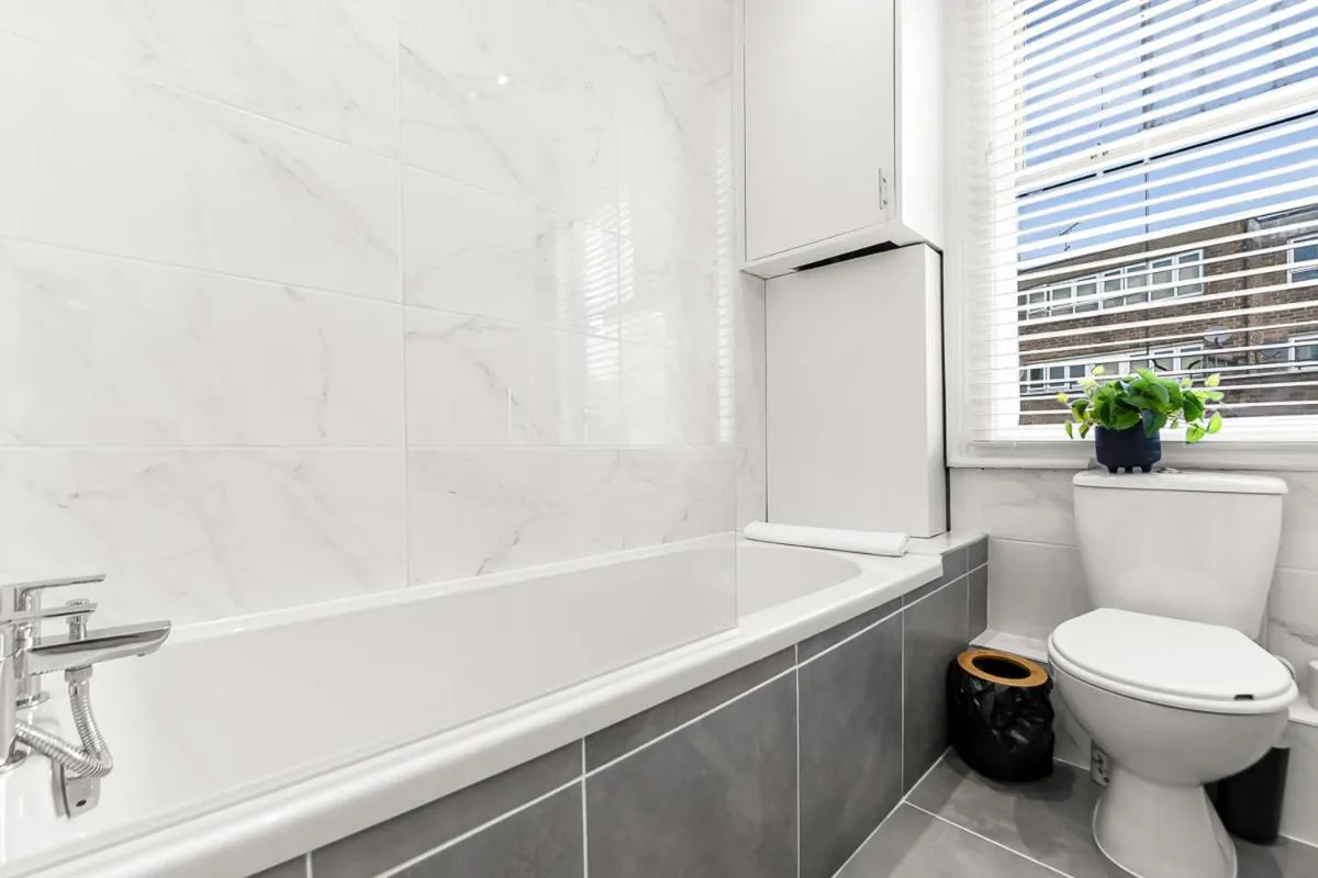 Image 3 of Modern London Apartment Close To Tube Station