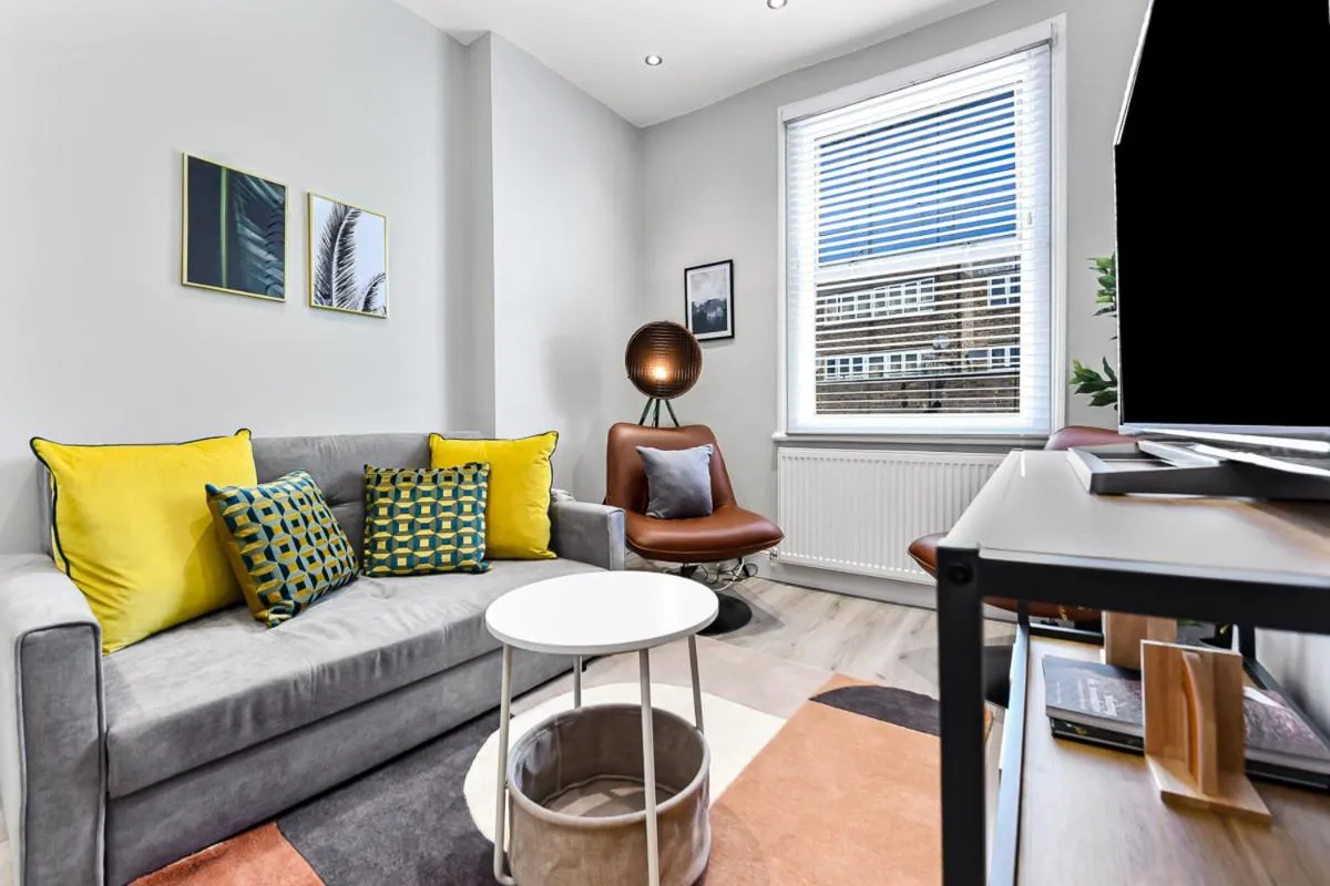 Image 5 of Modern London Apartment Close To Tube Station