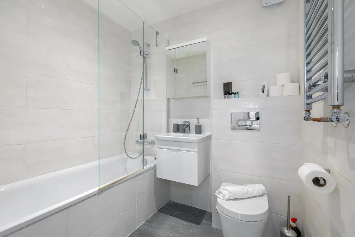 Image 2 of Modern London Hoxton Shoreditch Balcony Flat 2 Bed 2 Bath