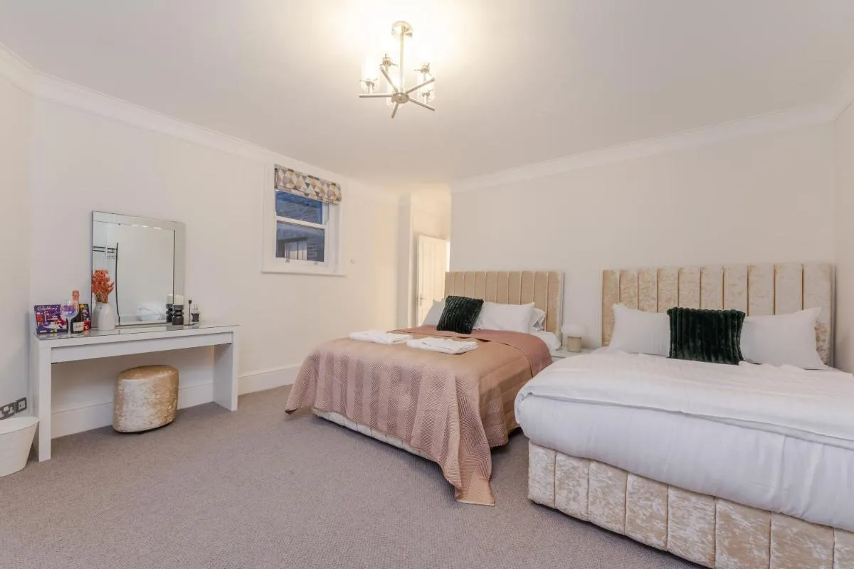 Image 4 of Modern London Luxury 3Bed 3Bathroom Retreat 6HS