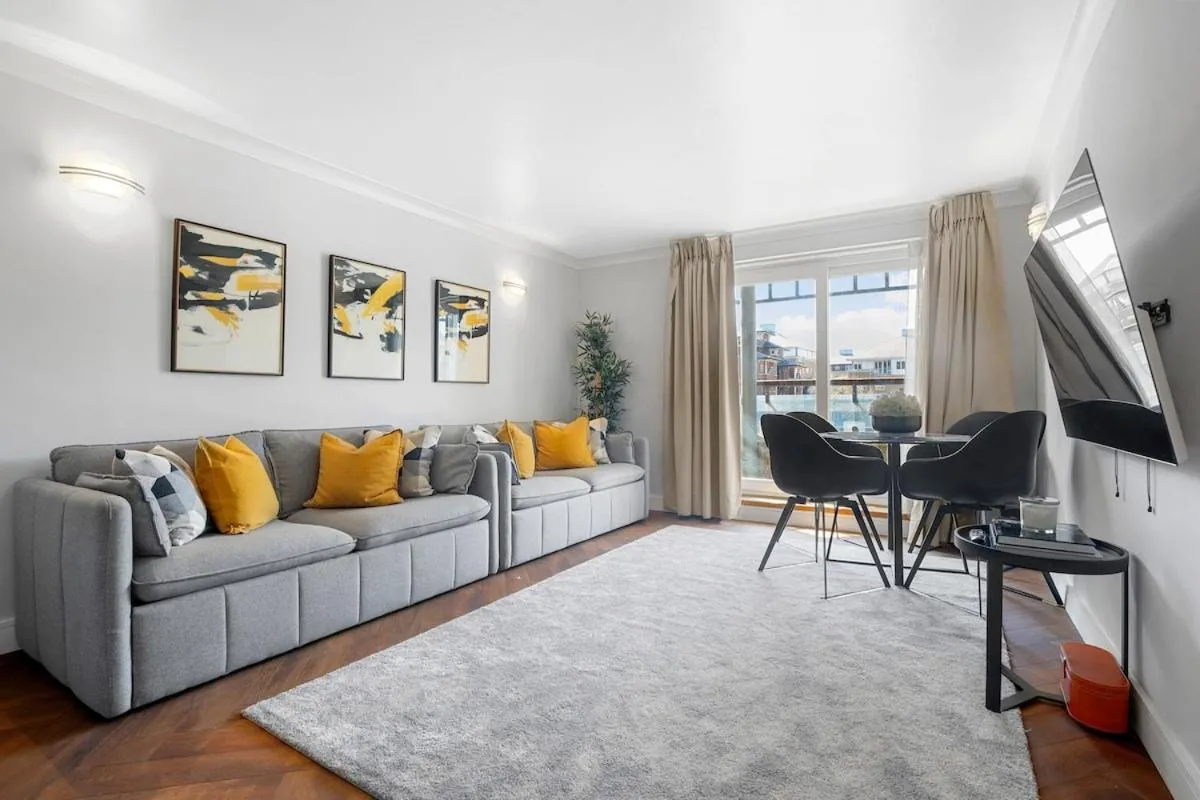 Image 4 of Modern Luxe 1 Bedroom Apartment with central location