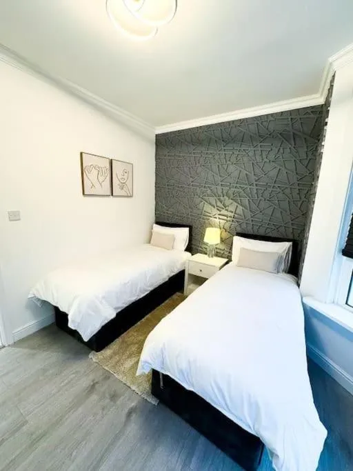 Image 5 of Modern Luxury 2 Bed with Parking