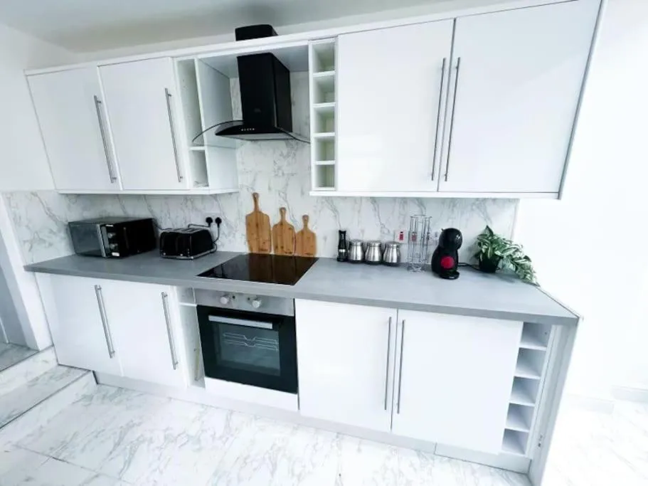 Image 3 of Modern Luxury 2 Bed with Parking
