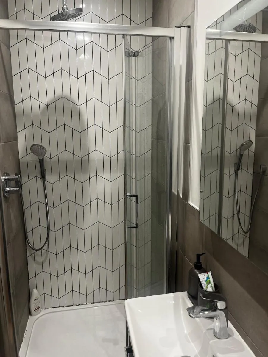 Image 5 of Modern Luxury Studio