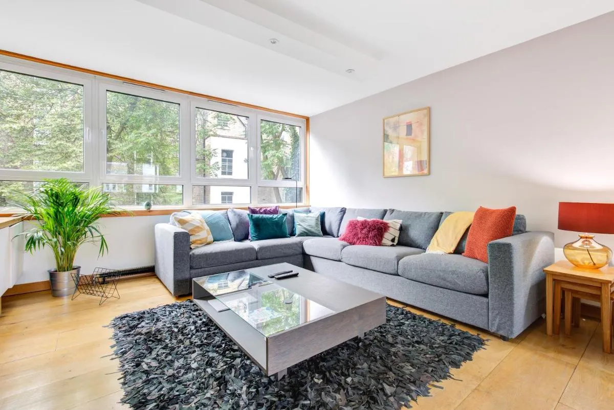 Image 3 of Modern Notting Hill 2 Bedroom Near Royal Oak tube