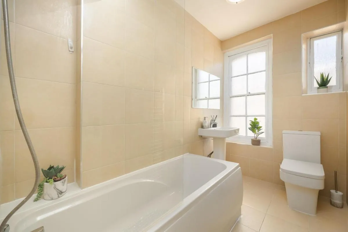 Image 3 of Modern One Bedroom Apartment Next To Old Street