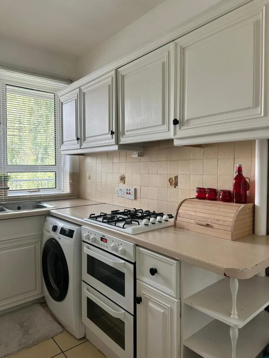 Image 4 of Modern One Bedroom Apartment, Sloane Square