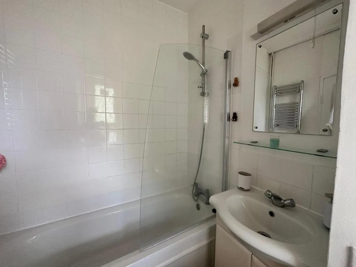Image 3 of Modern One Bedroom Apartment, Sloane Square