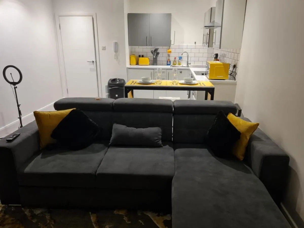 Image 3 of Modern One Bedroom Flat with Private Back Garden