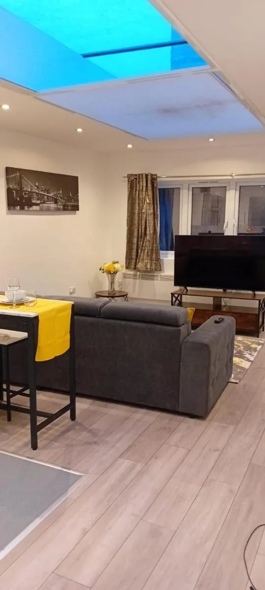 Image 5 of Modern One Bedroom Flat with Private Back Garden