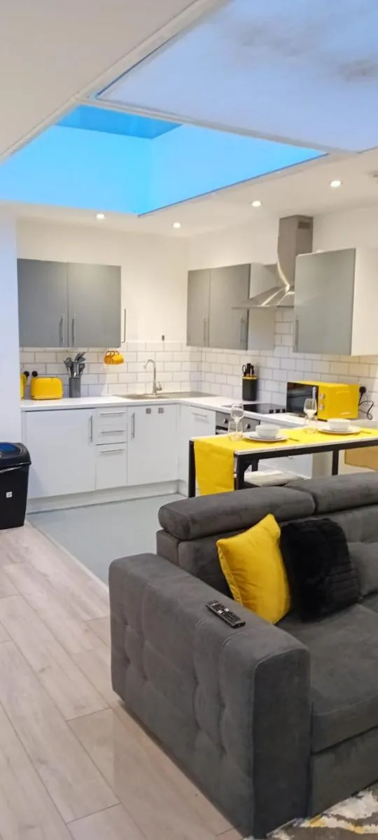 Image 4 of Modern One Bedroom Flat with Private Back Garden