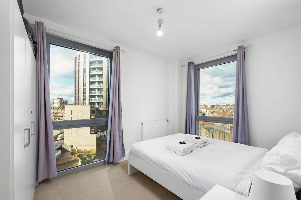 Image 5 of Modern Serviced 3-bedroom flat in East London