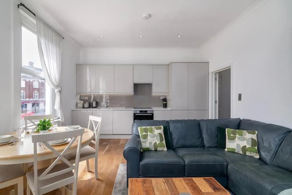 Image 4 of Modern Spacious 2 Bedroom Flat near Richmond Park