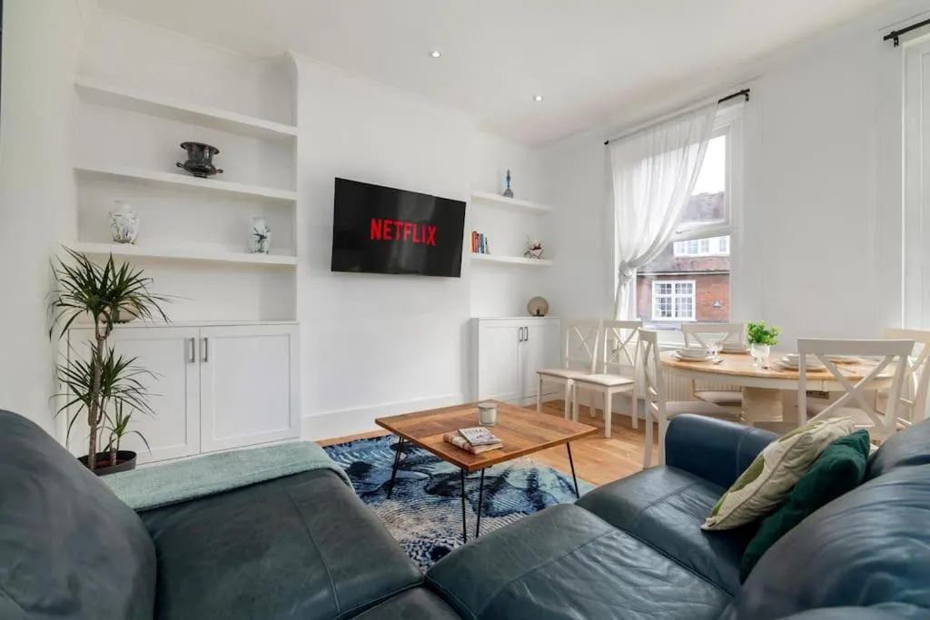 Image 5 of Modern Spacious 2 Bedroom Flat near Richmond Park