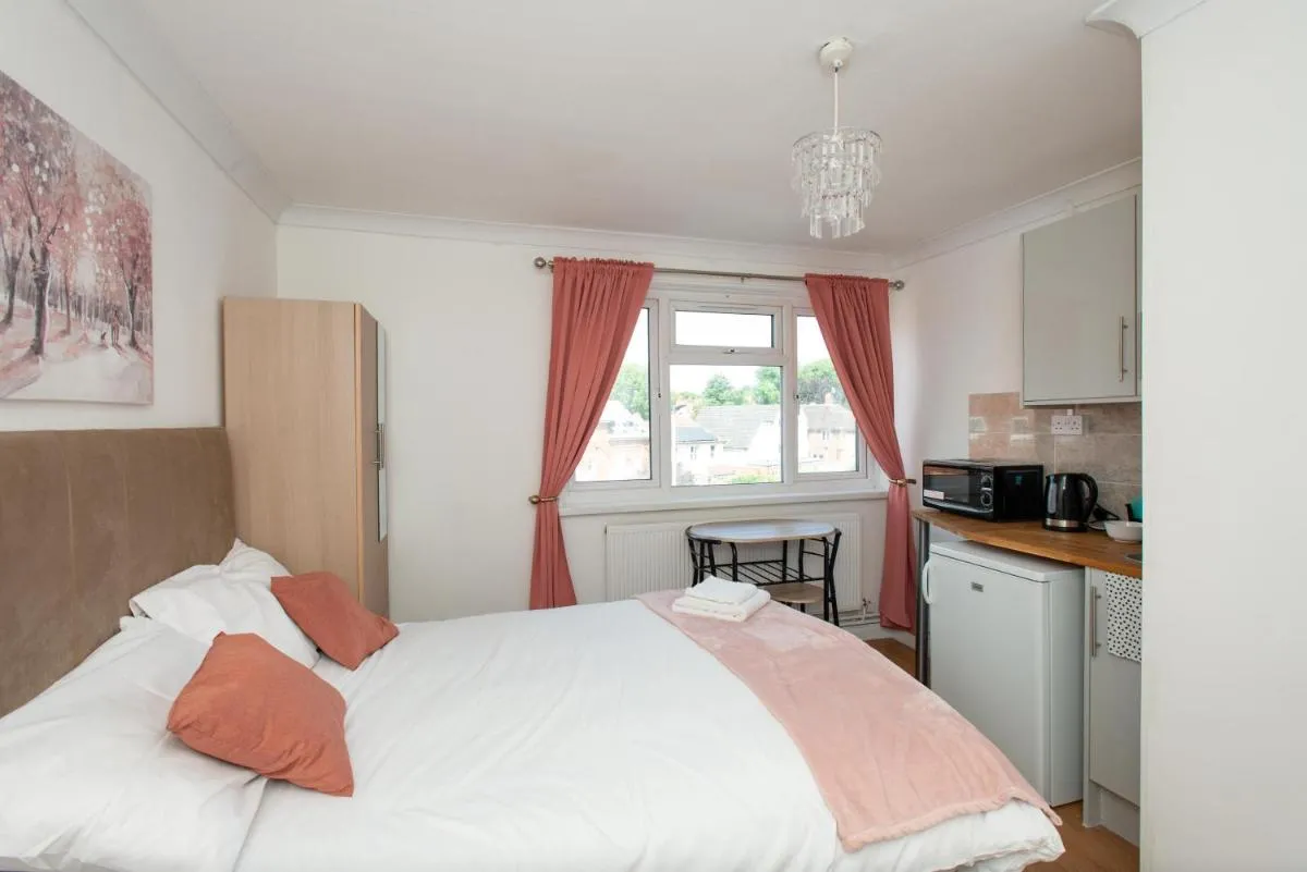 Image 4 of Modern Studio Apartments in Bromley, Greater London near Tesco and Sundridge Park Station