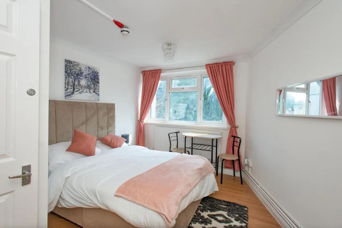 Image 2 of Modern Studio Apartments in Bromley, Greater London near Tesco and Sundridge Park Station