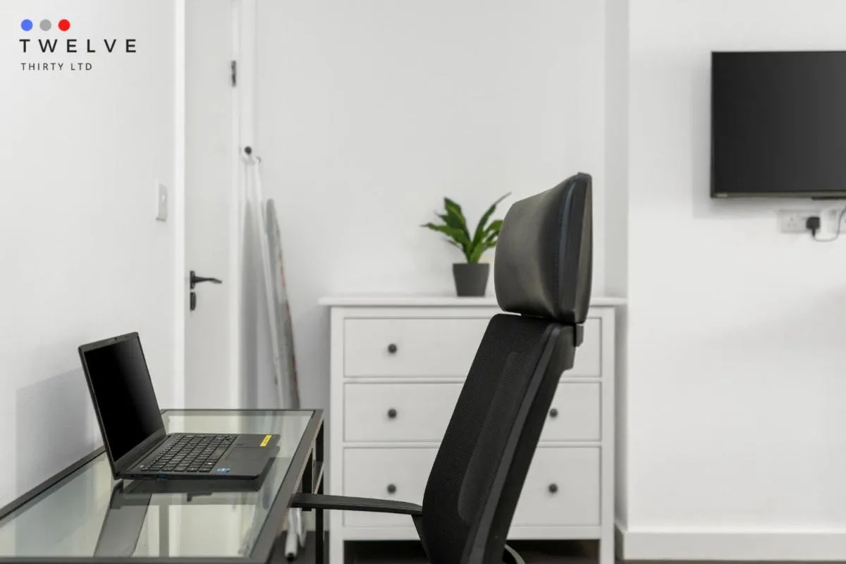 Image 3 of Modern Studio with En-Suite & Kitchenette 2 – Brixton