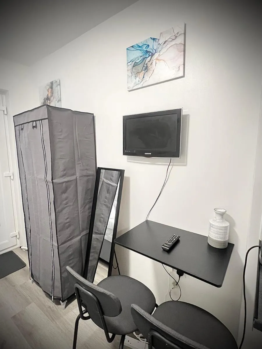 Image 5 of Modern Studio with Free Parking Near City Airport and ExCeL