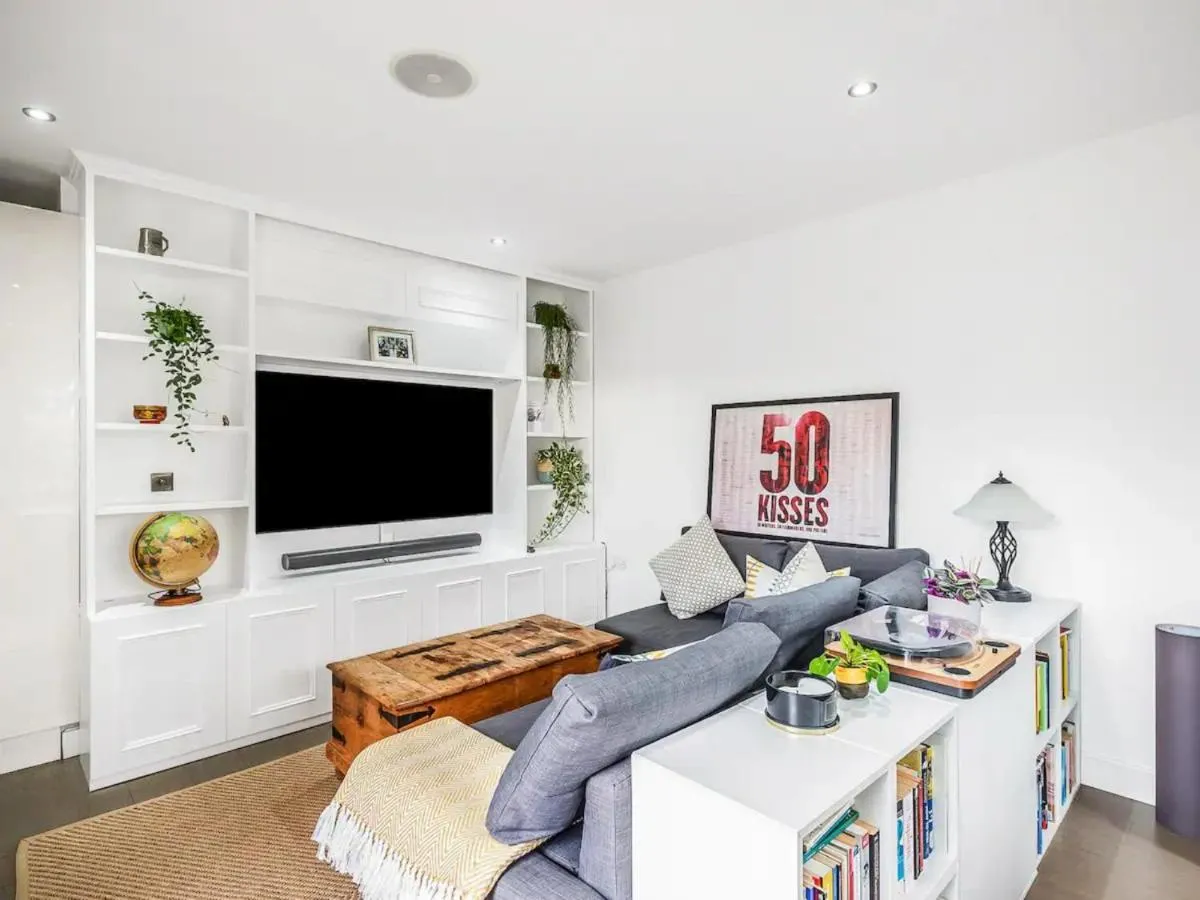 Image 3 of Modern Terrace Apartment in Putney – Pass the Keys