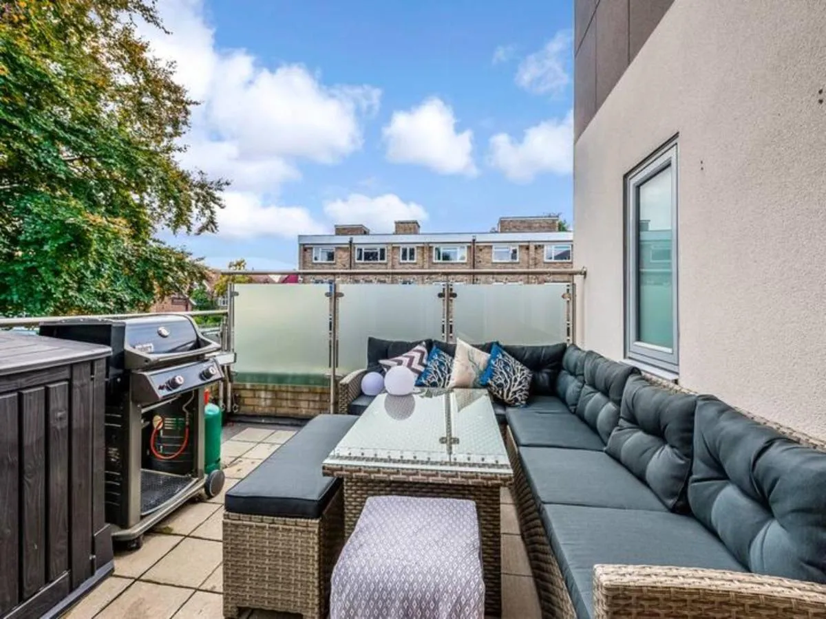 Image 4 of Modern Terrace Apartment in Putney – Pass the Keys