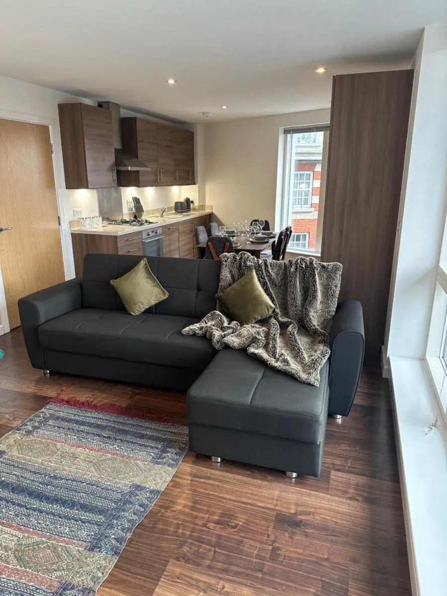 Image 4 of Modern & spacious 3 bed with free parking & lift in Shoreditch, next to station