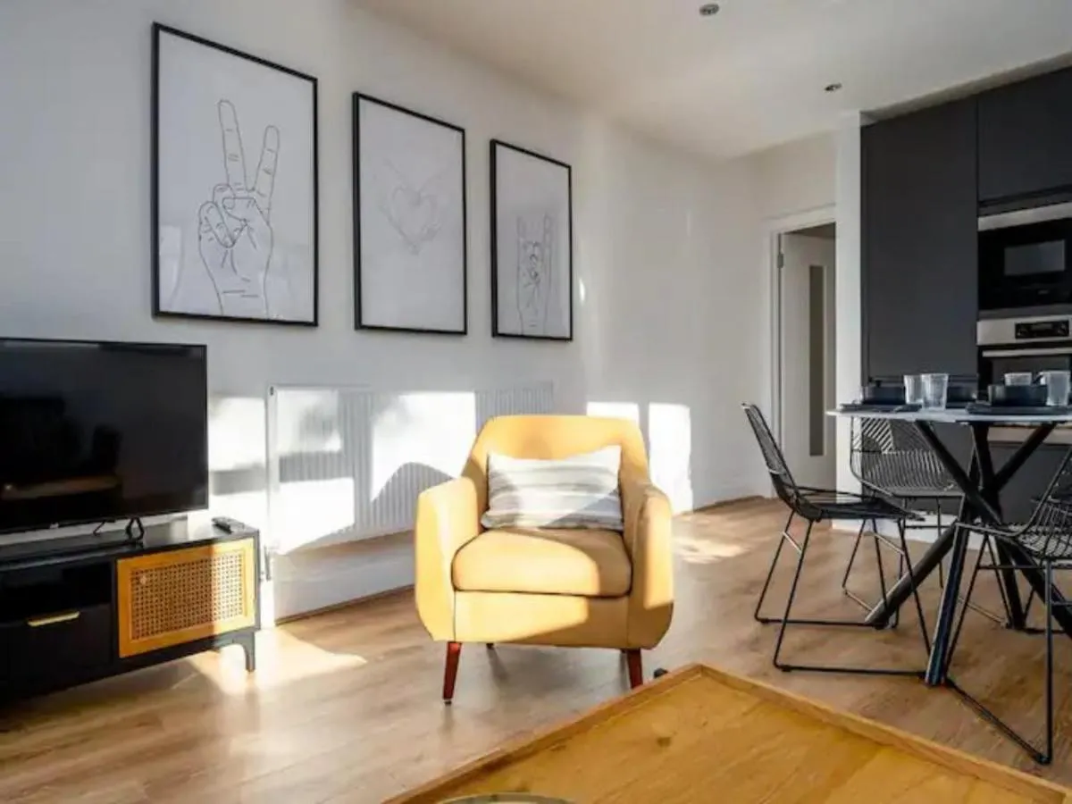 Image 5 of Modern and Bright Home Minutes From Central London – Pass the Keys