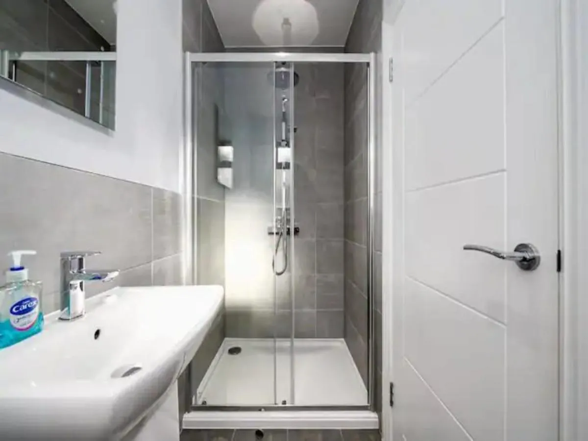 Image 3 of Modern and Bright Home Minutes From Central London – Pass the Keys