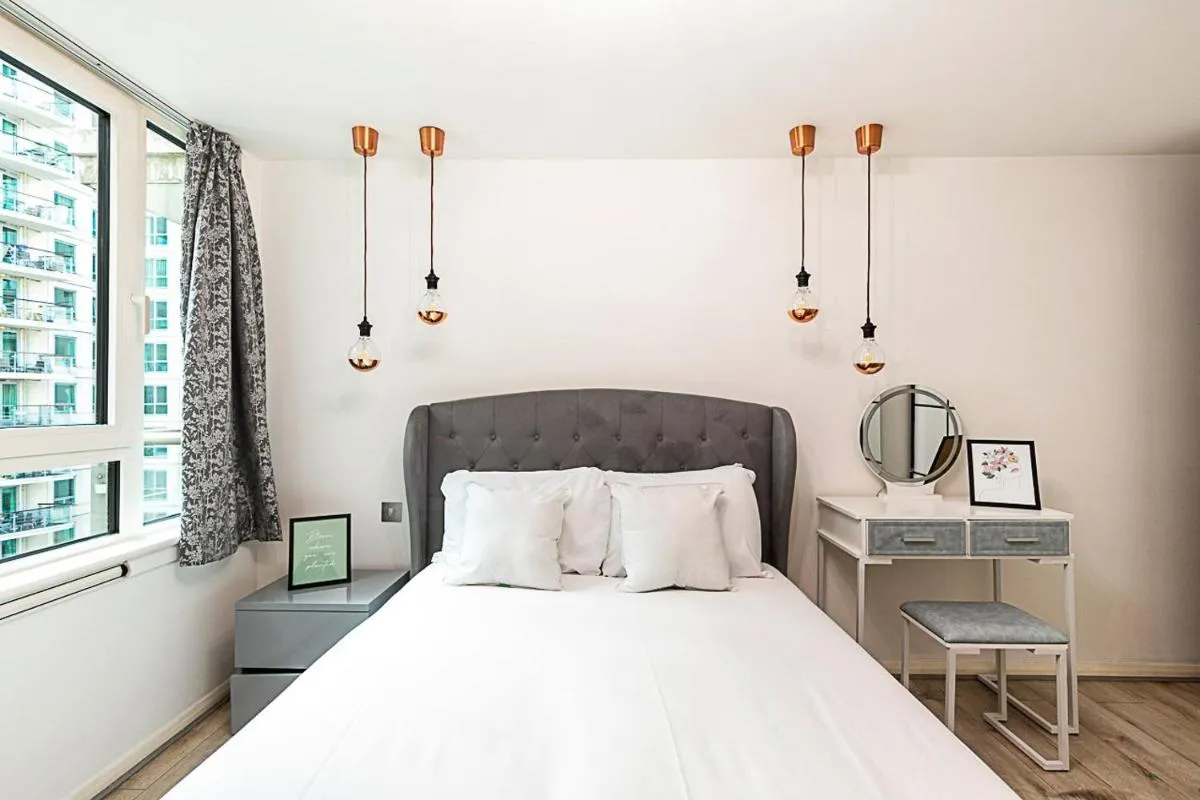 Image 3 of Modern and Minimalist Flat in Vauxhall