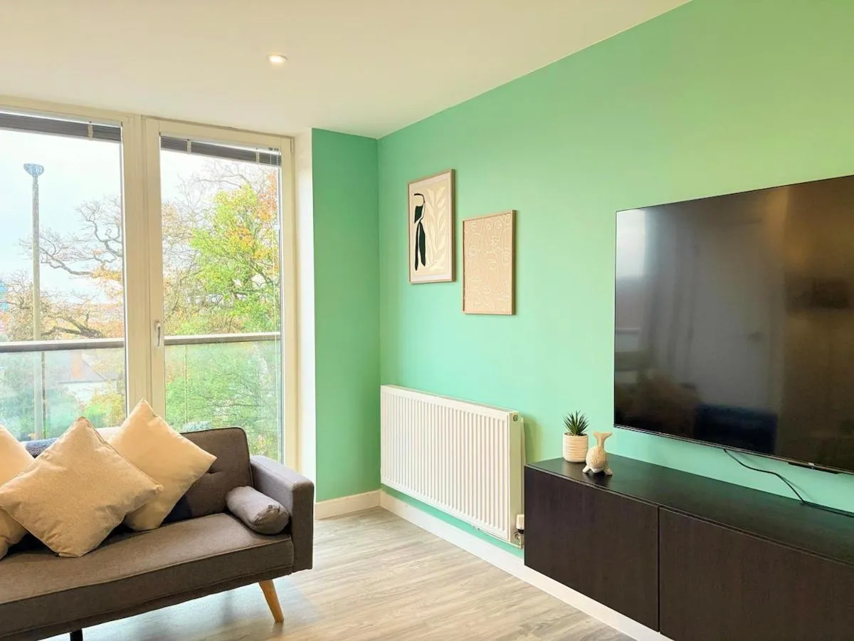 Image 5 of Modern and Spacious 3BR Flat W Balcony – Sleep 12