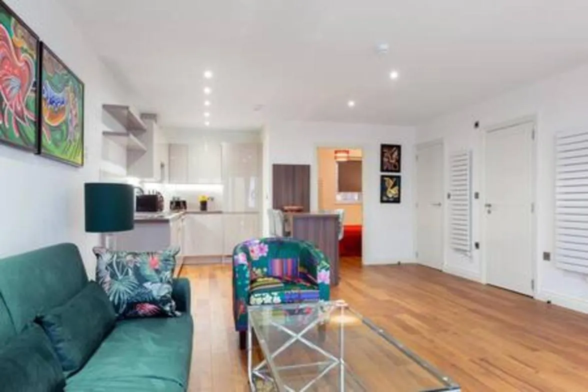Image 5 of Modern and large oasis flat in Camden with patio