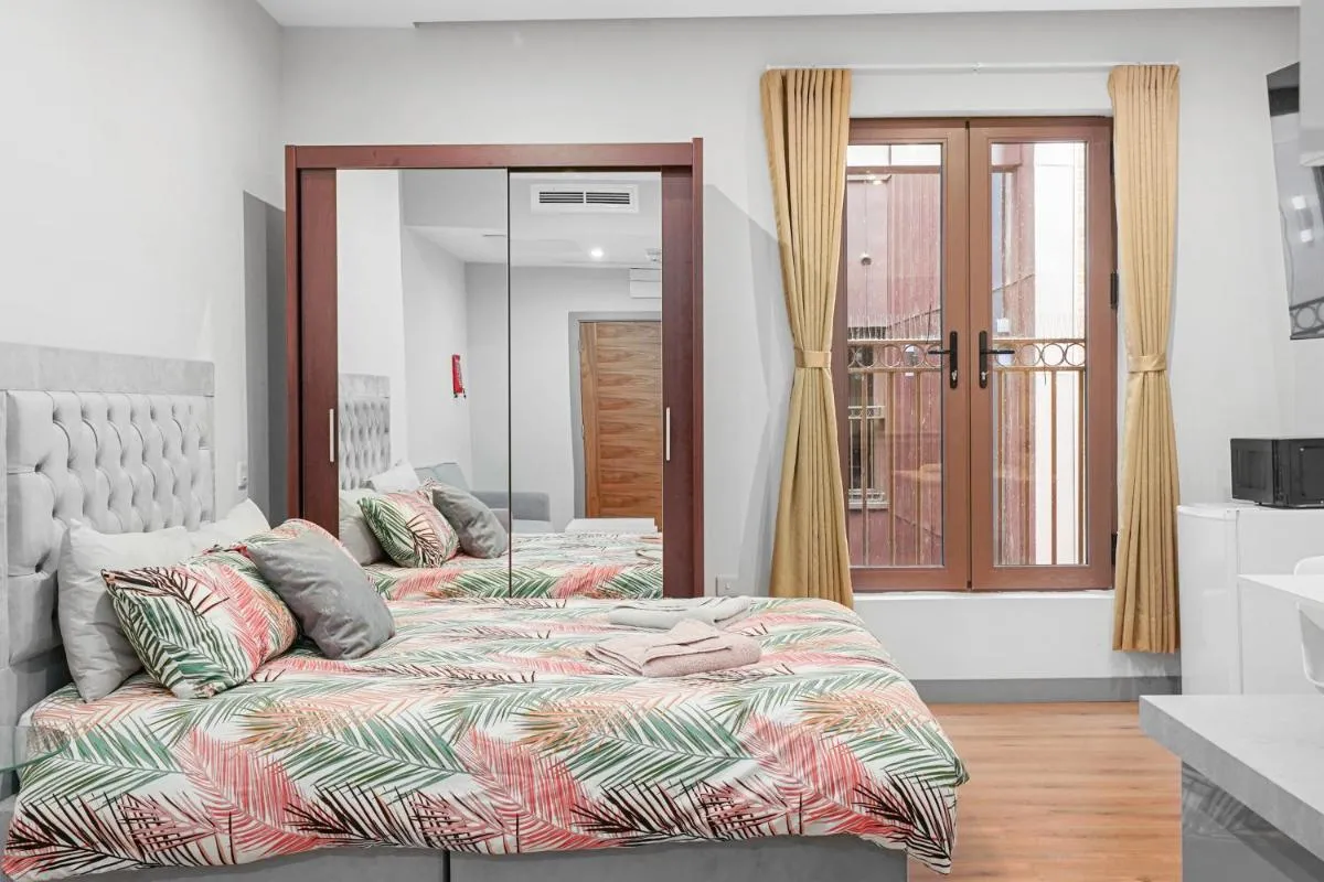 Image 2 of Modern aparthotel 1 minute away from Ilford station 20 minutes from Central London