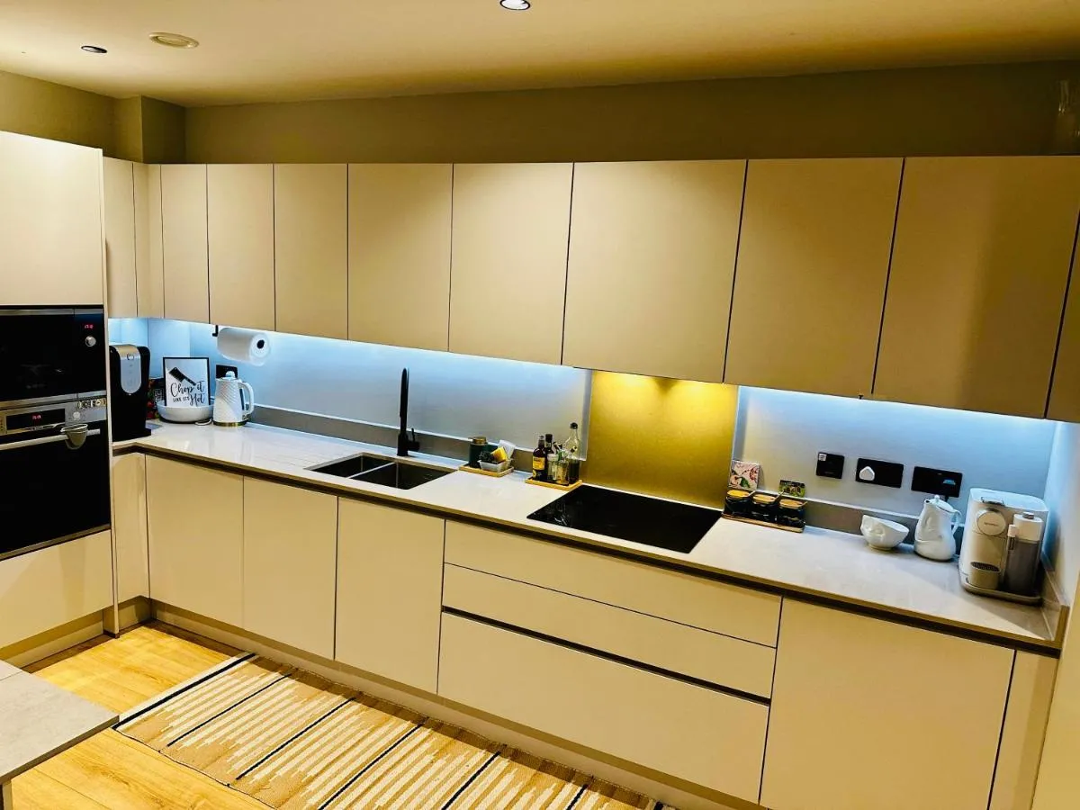 Image 3 of Modern, bright and spacious 1BR