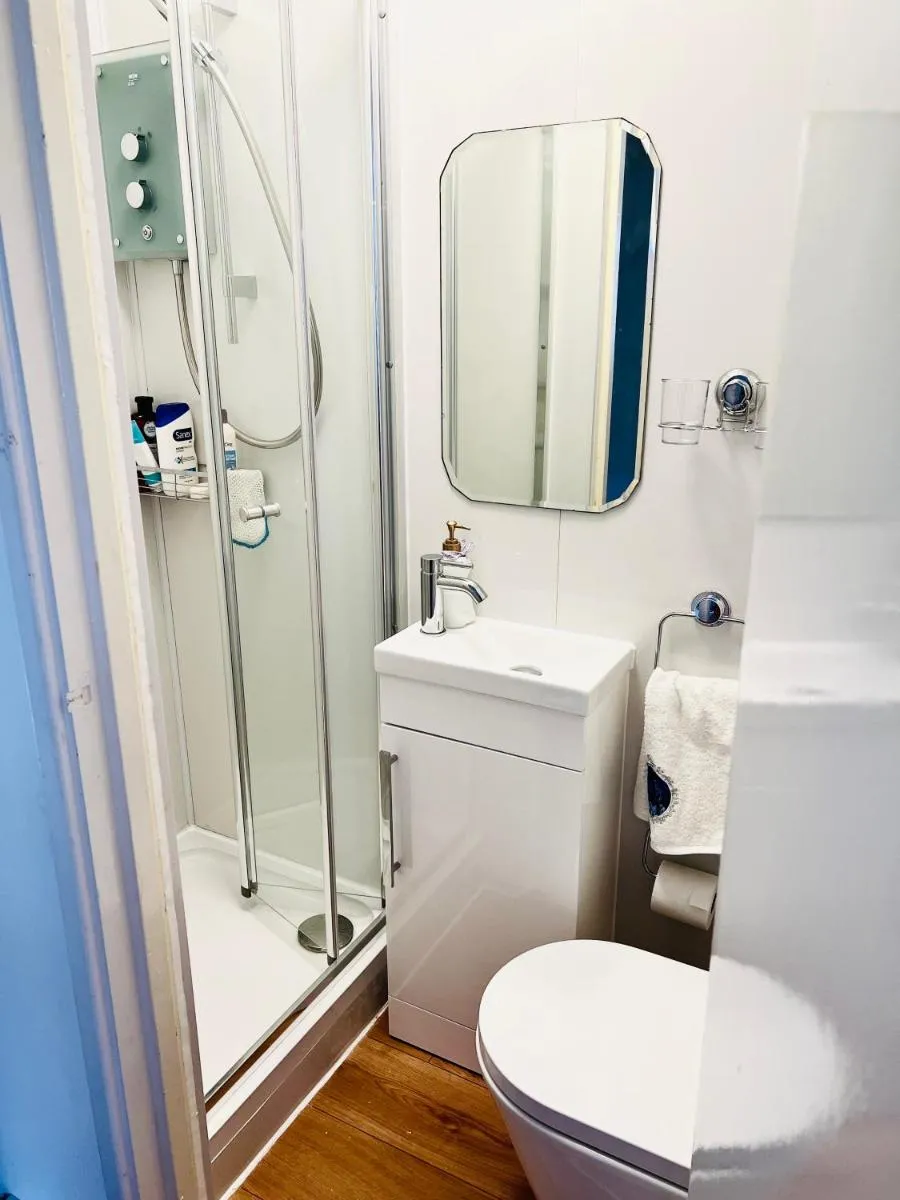 Image 4 of Modern cosy room with private bathroom