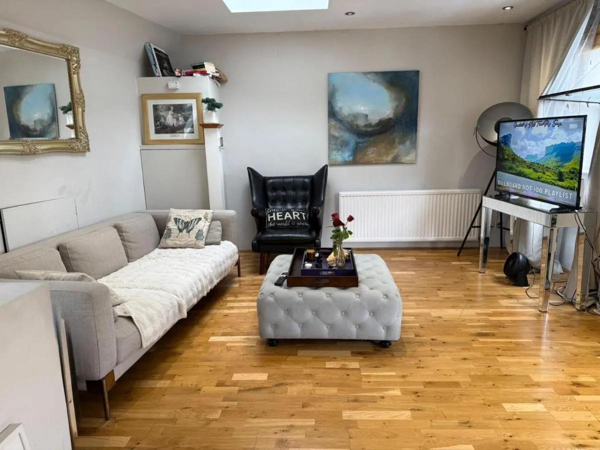 Image 3 of Modern detached house
