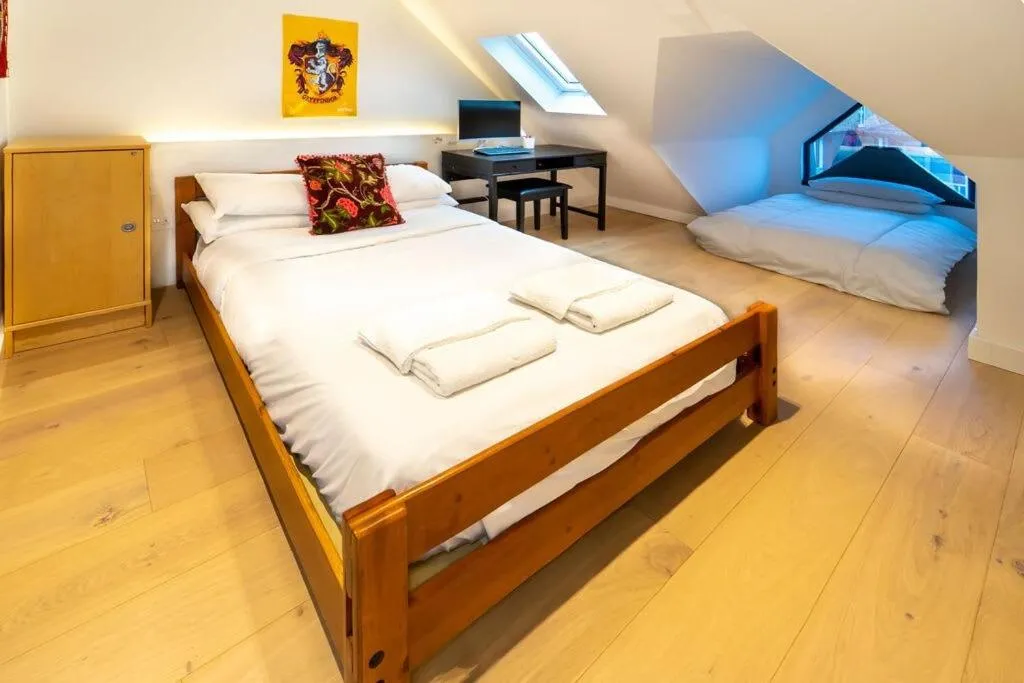 Image 5 of Modern duplex in Ealing Common