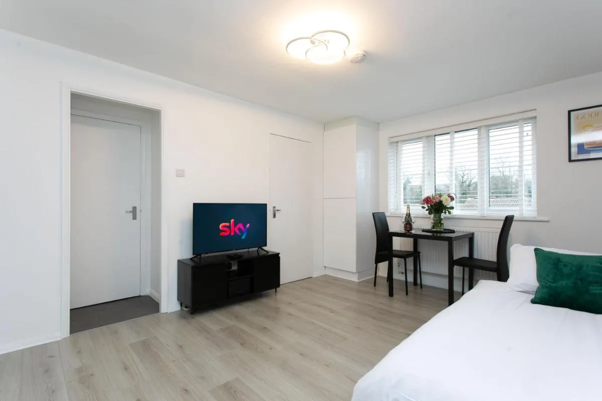Image 5 of Modern flat – Sleeps 3 – London