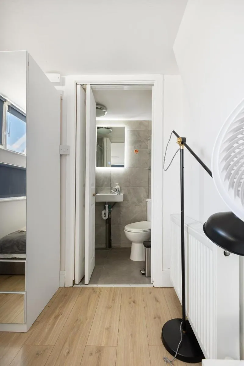 Image 5 of Modern flat & balcony in historic West Kensington