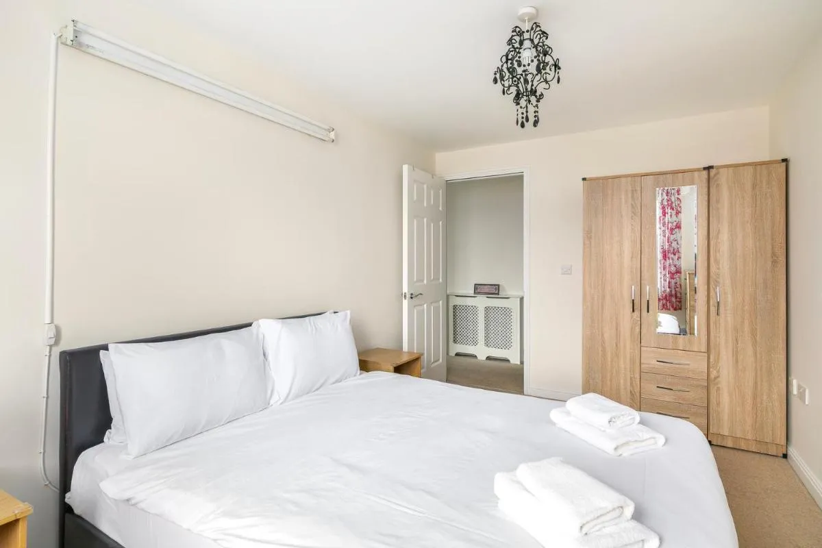 Image 4 of Modern flat in North London close to tube