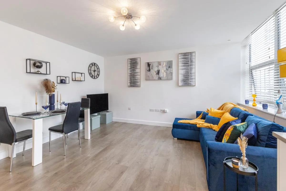 Image 5 of Modern flat in central golders green