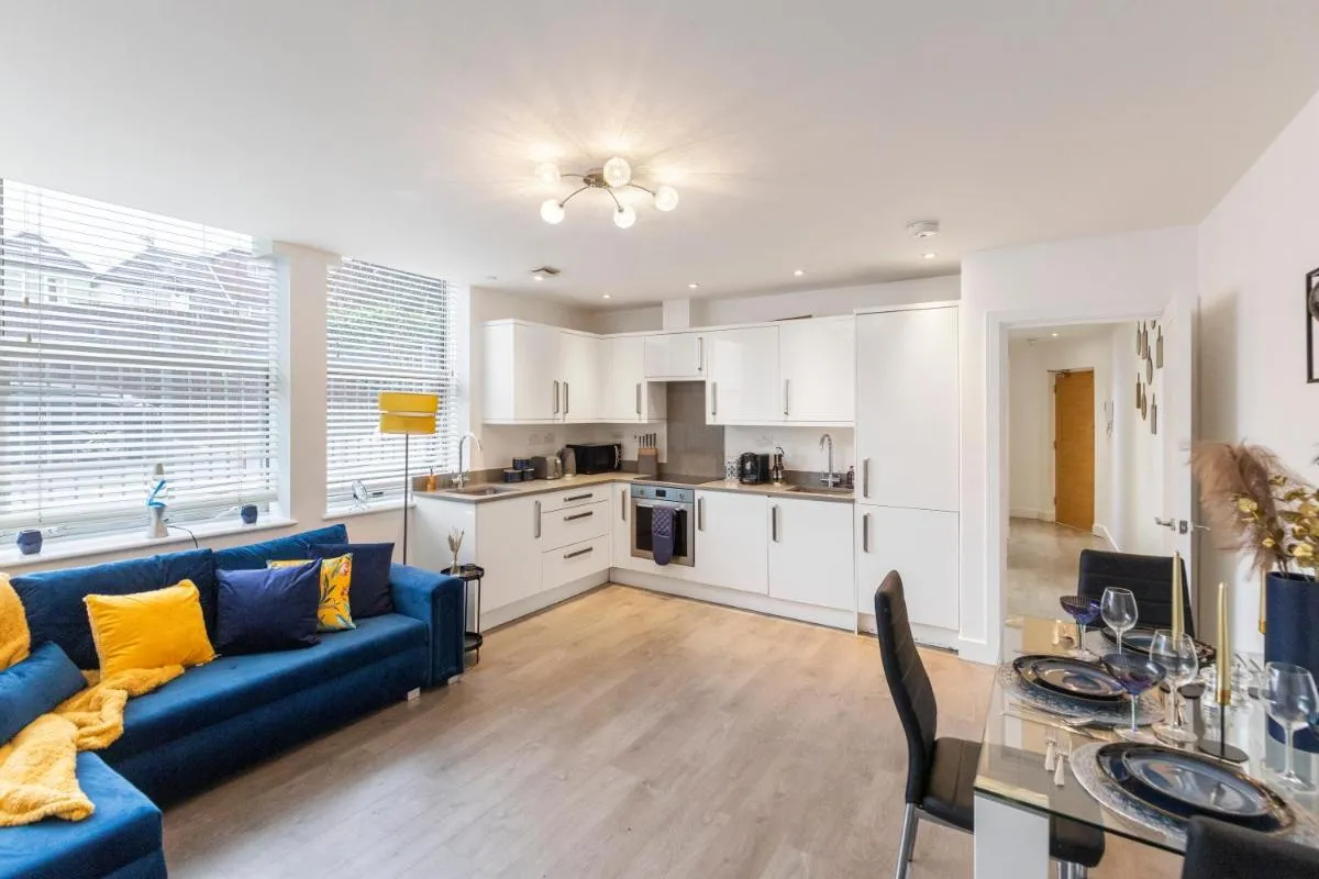 Image 4 of Modern flat in central golders green