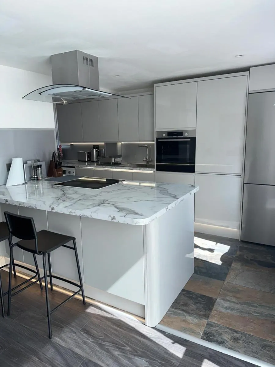 Image 4 of Modern four bedroom semi-detached house with off street parking 8 min drive to Wembley stadium, 5 miles to Central London