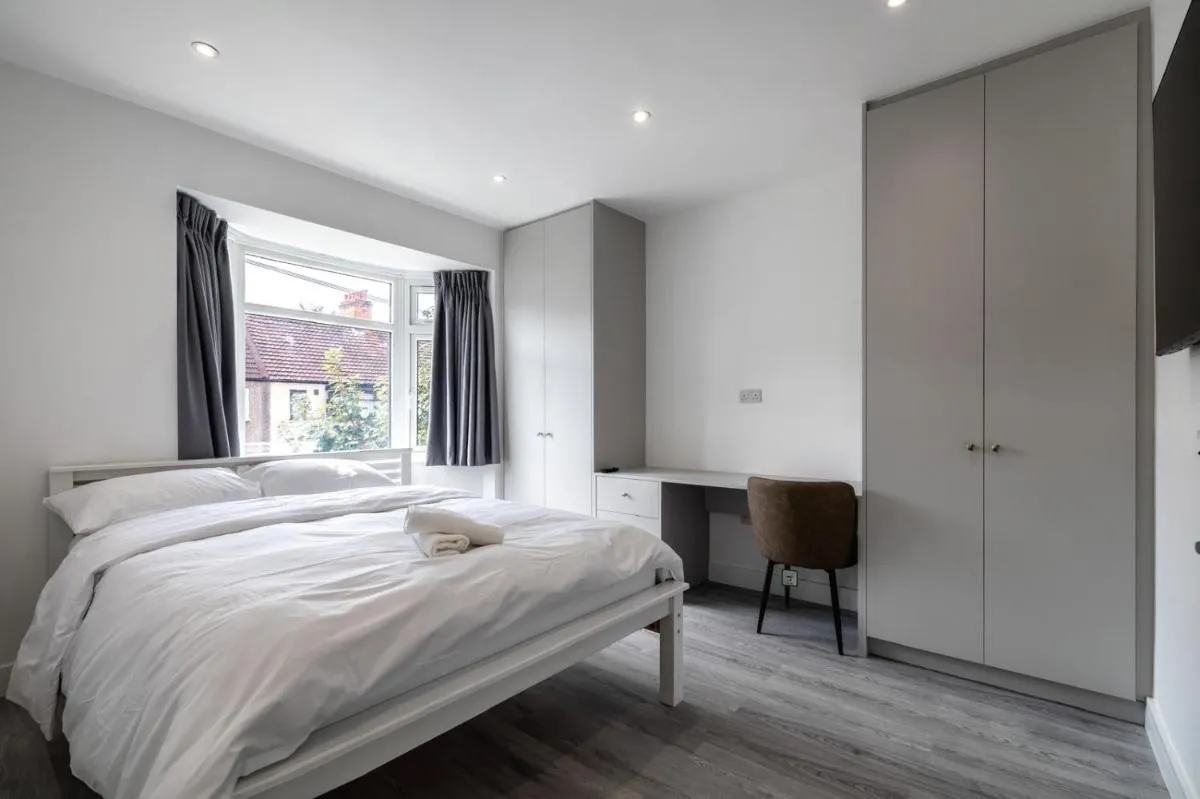 Image 2 of Modern home with driveway parking for 2 vehicles, near Tottenham Hotspur Stadium, White Hart Lane Train Station
