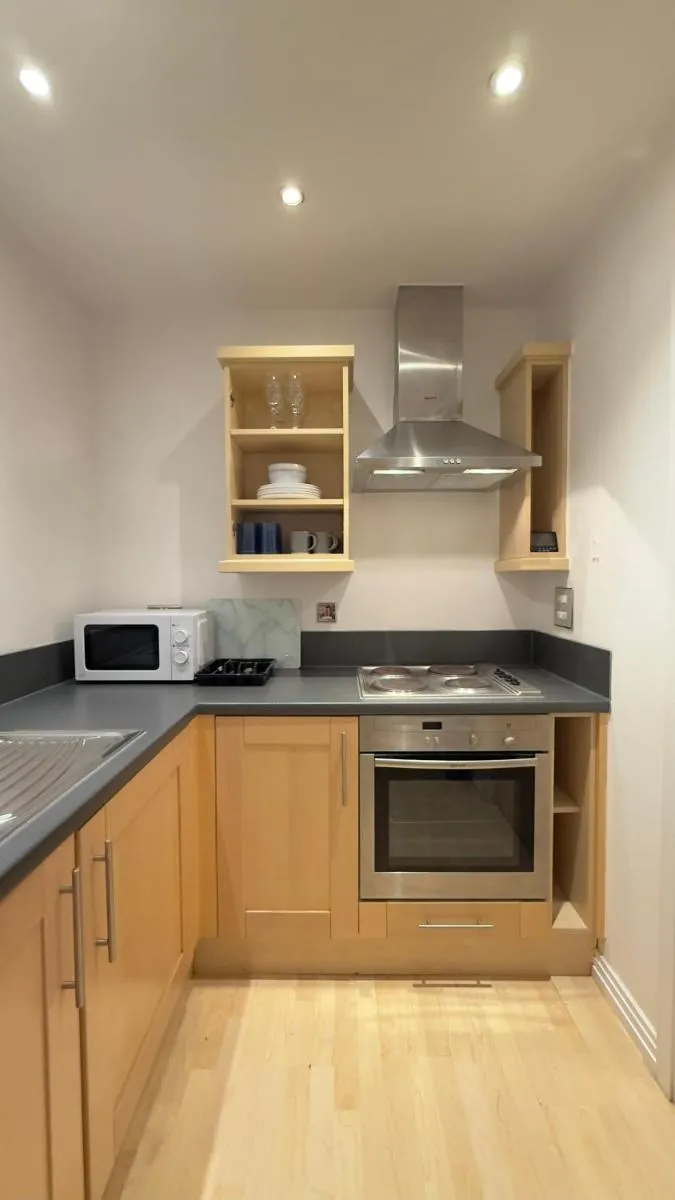 Image 5 of Modern spacious Studio opposite station II
