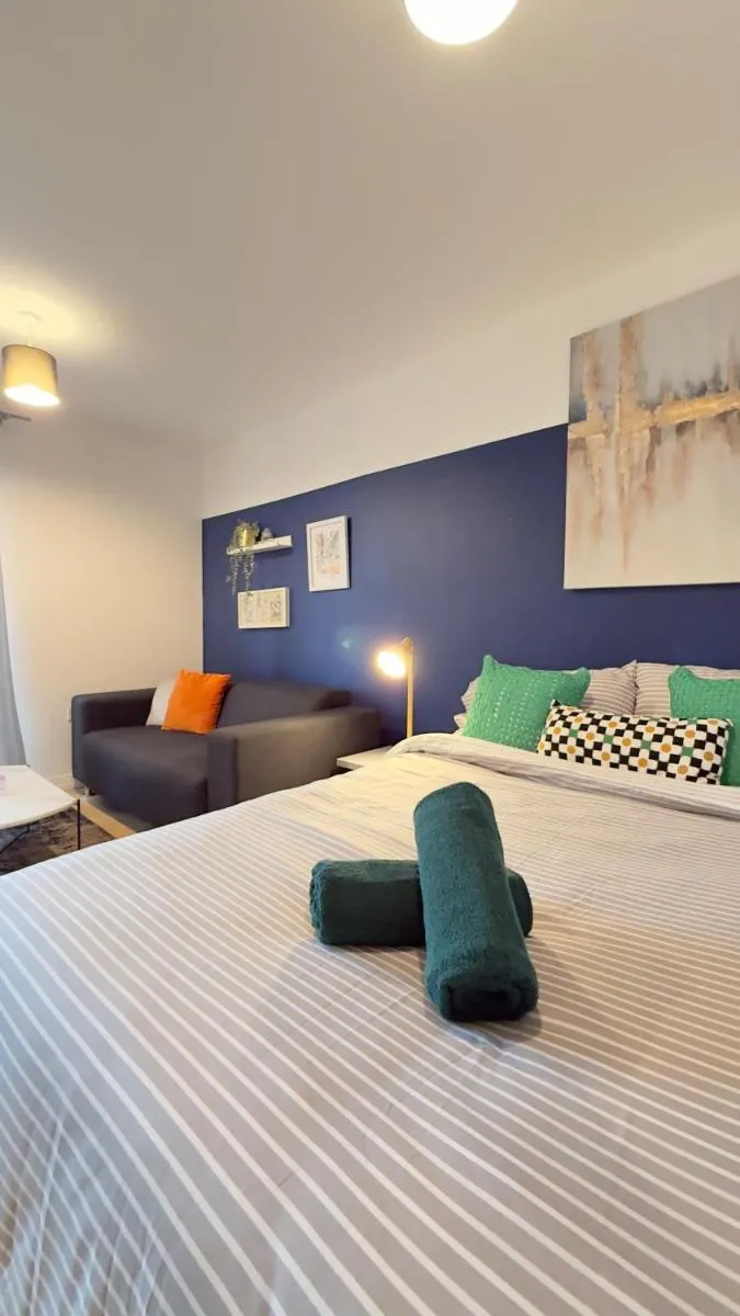 Image 3 of Modern spacious Studio opposite station II