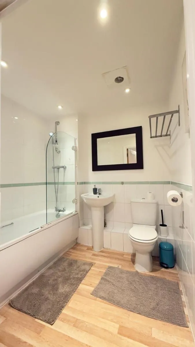 Image 4 of Modern spacious Studio opposite station II