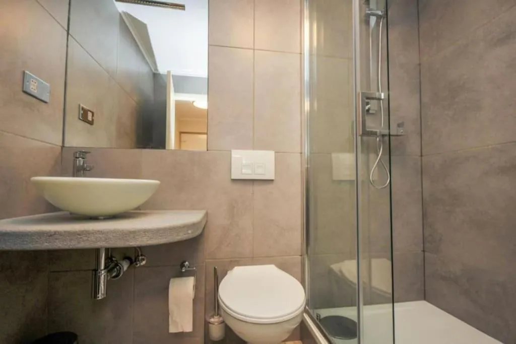 Image 3 of Morden flat close to DLR station with free parking and brand new bed and quality mattress adjacent to metro station also close to O2 and Excel via Cable Car