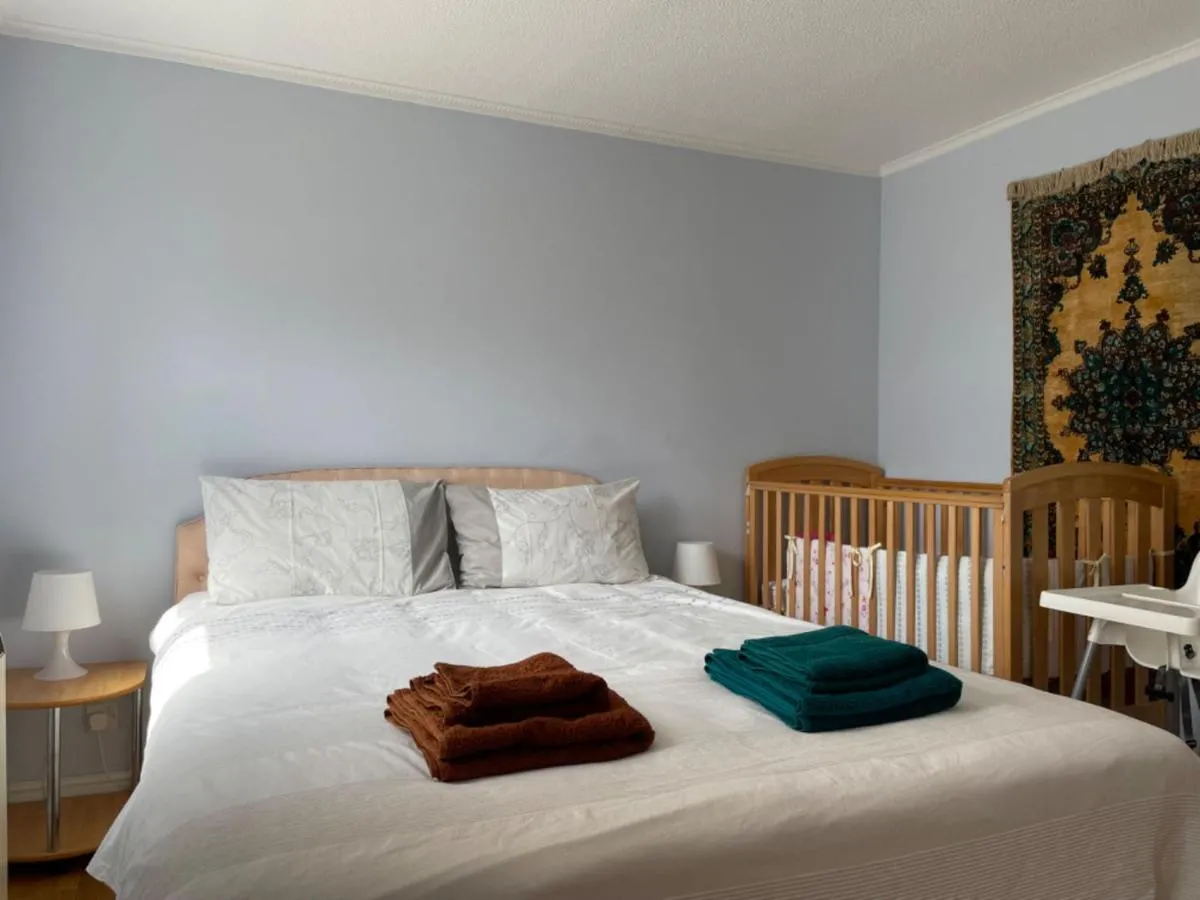 Image 2 of Morden flat close to DLR station with free parking and brand new bed and quality mattress adjacent to metro station also close to O2 and Excel via Cable Car